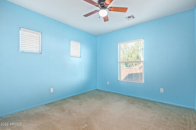 Building Photo - 2948 N Evergreen St