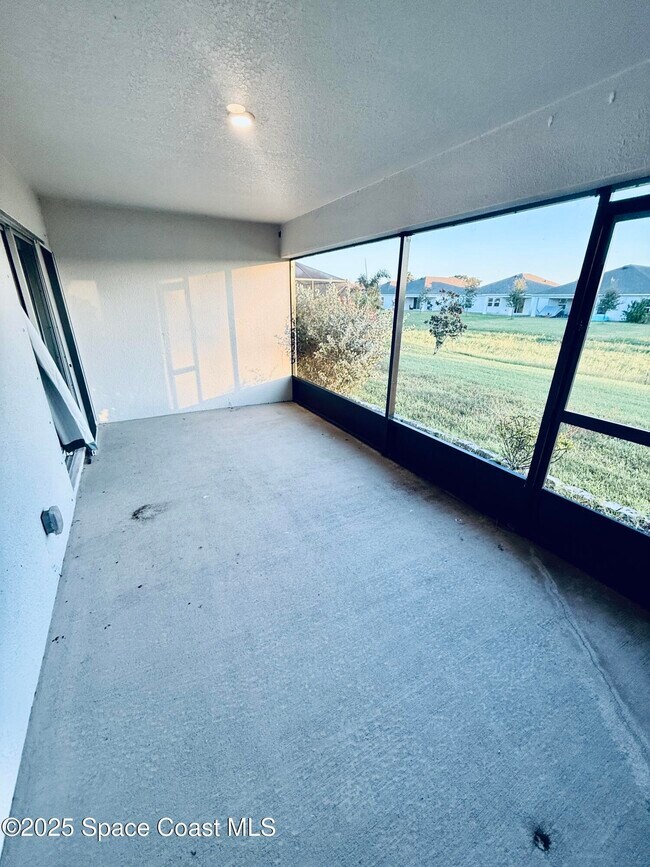 Building Photo - 1026 Dania Cir