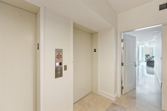 Building Photo - 3101 S Ocean Dr