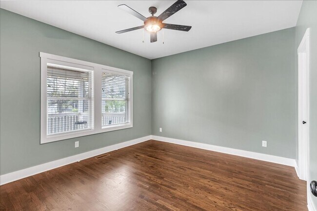 Building Photo - Columbia Avenue Condo
