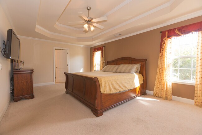 Building Photo - Spectacular 3 Bedroom 2 Bath House in Ocon...