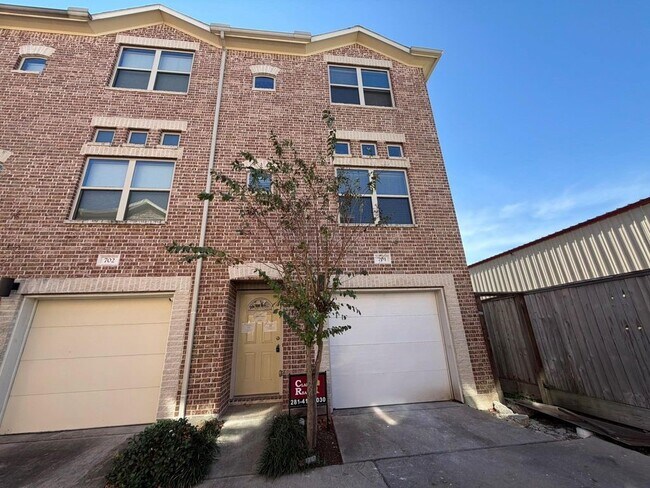 Building Photo - 2710 Hullsmith Dr