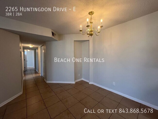 Building Photo - 2265 Huntingdon Dr