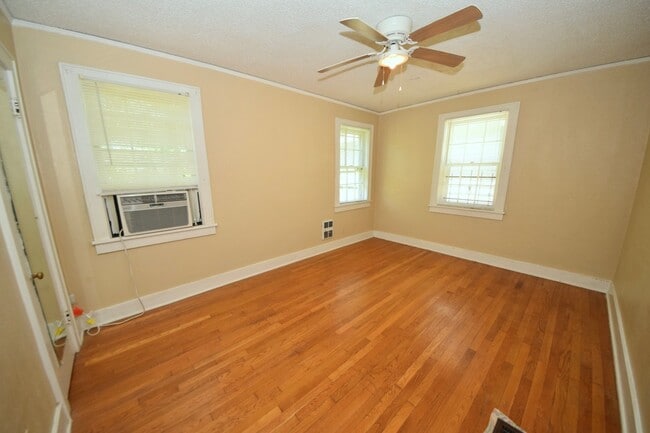 Building Photo - 1 bed, 1 bath unit in Vollintine Evergreen...