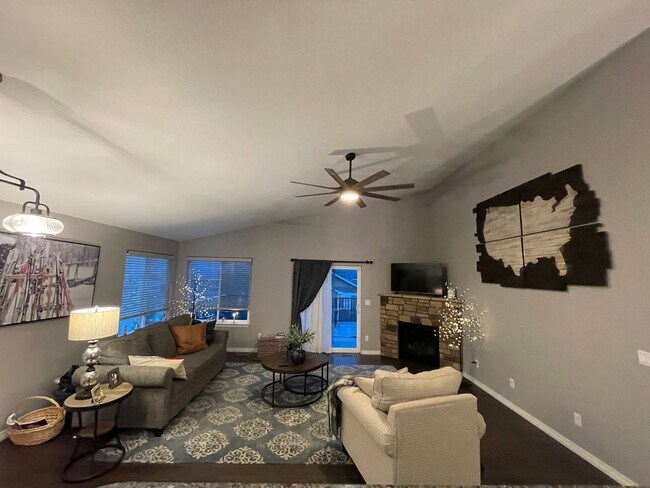 Building Photo - Harmonious Blend of Style, Comfort, and Fu...