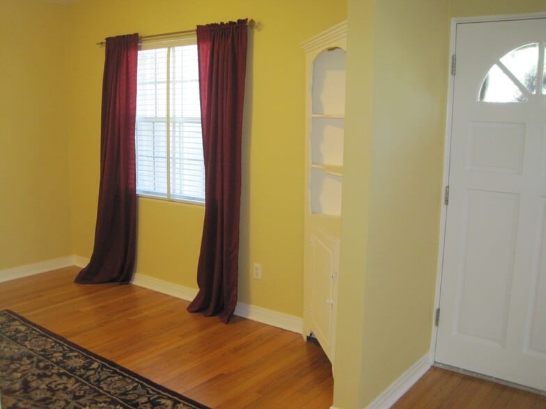 Diningroom - 612 Stetson St