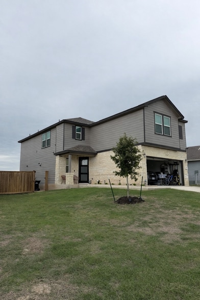 Building Photo - 708 Yellow Ribbon Trl