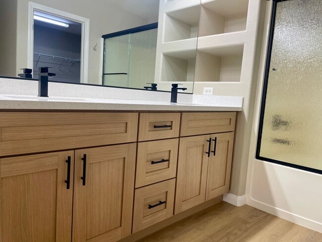 Building Photo - BEAUTIFUL SINGLE STORY HOME IN GATED COMMUNITY OF STALLION MOUNTAIN