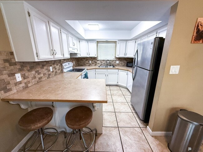 Building Photo - 1465 E Laguna Pl