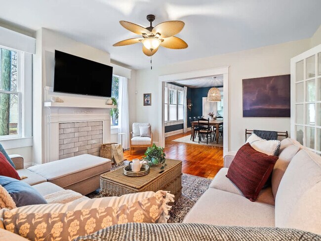 Building Photo - 2ND East Drive-SI ID1496103P