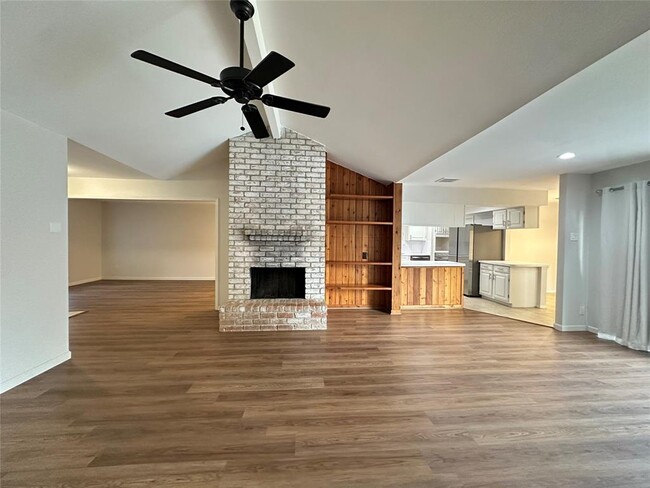 Building Photo - 12139 Huntington Park Dr