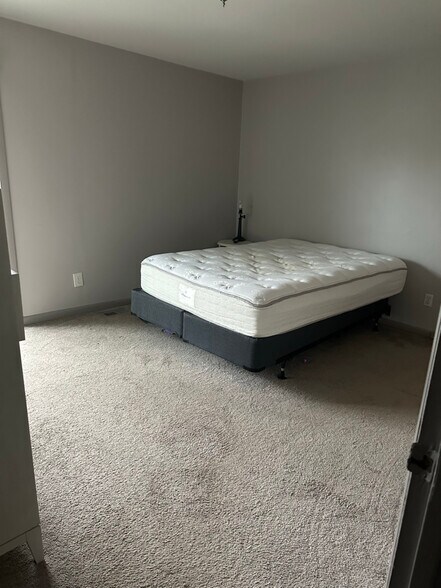 Building Photo - 1523 Robin Rd