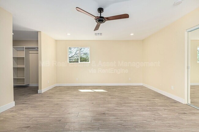 Building Photo - 413 E Southern Ave