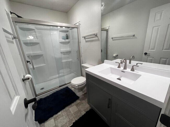Master Bathroom - 5015 W Georgetown Dr
