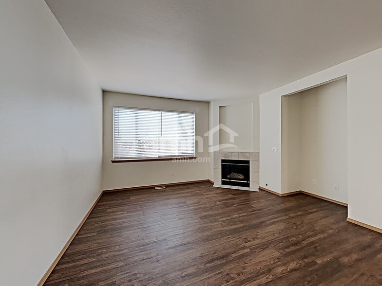 Building Photo - 2808 6th St SE