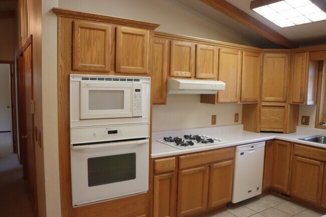 Building Photo - 405 Hamilton St