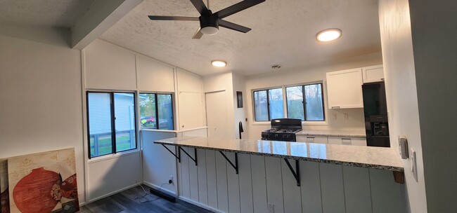 Building Photo - Finleyville 3 Bedroom 1.5 Bath Remodeled R...