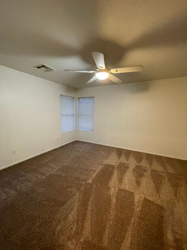 Building Photo - SUMMERLIN 3 BEDROOM + A LOFT!