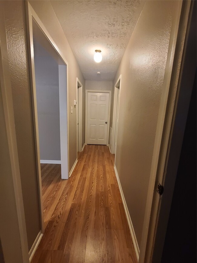 Building Photo - 17423 Fir Rd