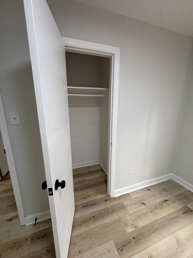 Building Photo - Renovated 3bed/1bath in Greensboro!