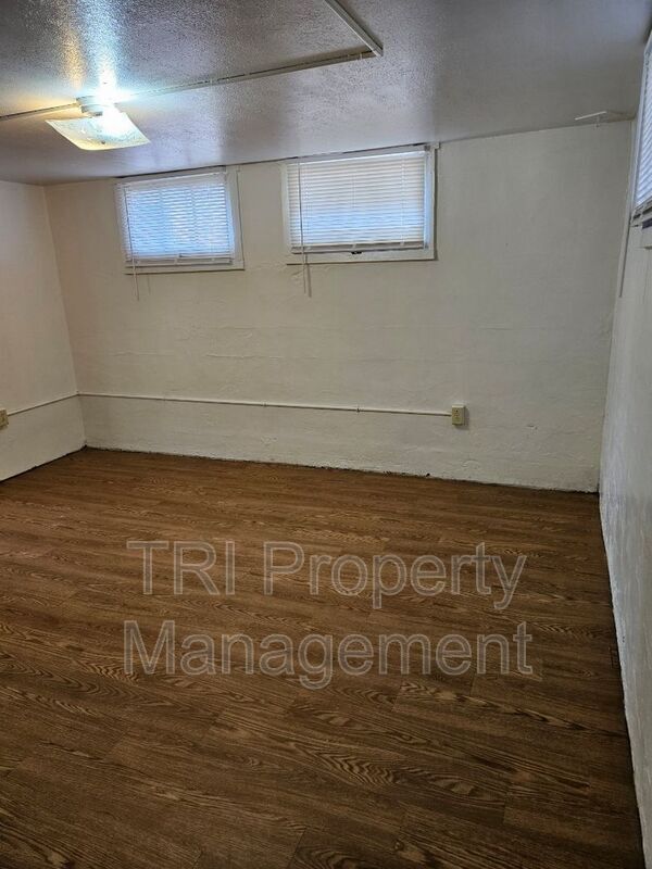 Building Photo - 2204 1/2 9th St