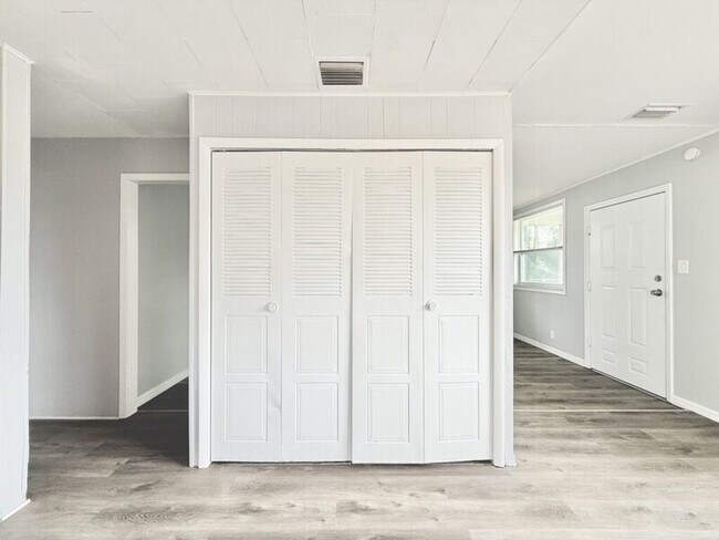 Building Photo - 4327 14th Ave S