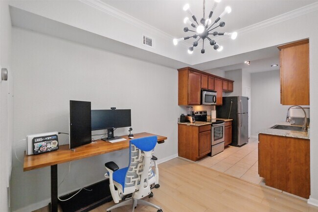 Building Photo - 2255 Braeswood Park Dr