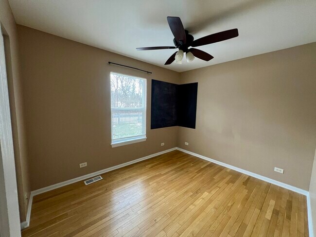Building Photo - 2610 S Elmkirk Park