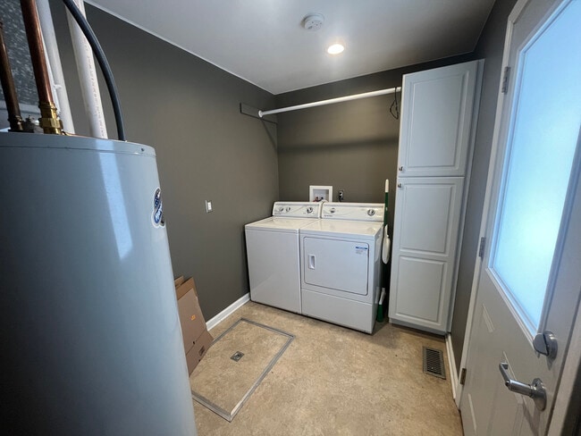 Building Photo - 229 S Dearborn Ave