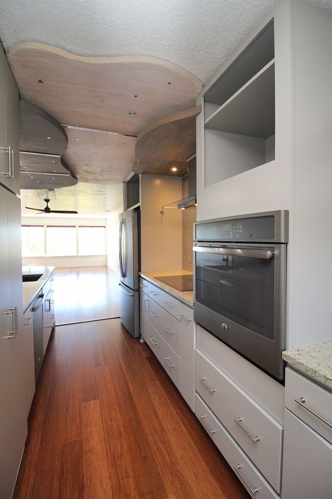 Building Photo - 7545 N Edgewater St