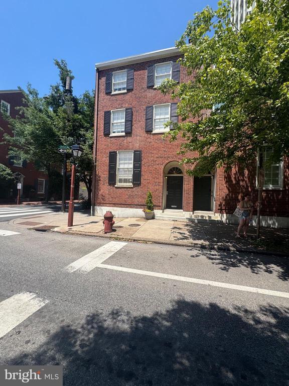 Building Photo - 637 Spruce St