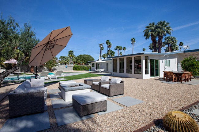 Building Photo - 2007 E Andreas Rd