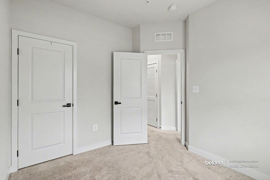 Building Photo - 6118 Northwest Dr