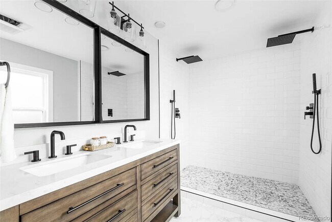 Building Photo - 645 Newton St