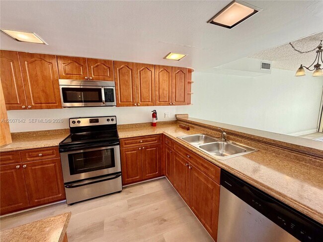 Building Photo - 4403 SW 70th Terrace