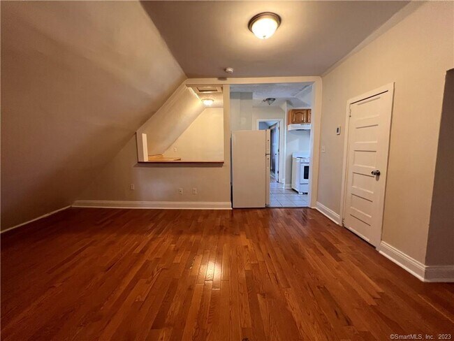 Building Photo - 105 Summerfield Ave