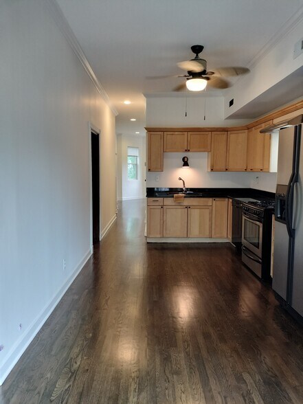 Kitchen/dining room - 3046 N Leavitt St