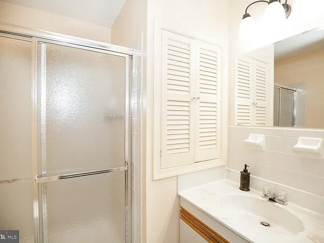 Building Photo - 224 Towyn Ct