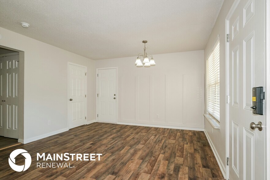 Building Photo - 5501 White Oak Ln