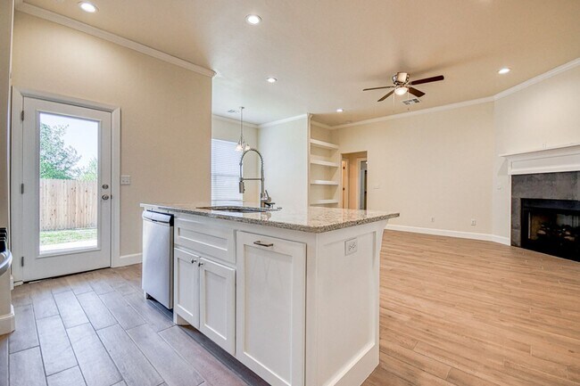 Building Photo - 3100 Pebble Pond Dr
