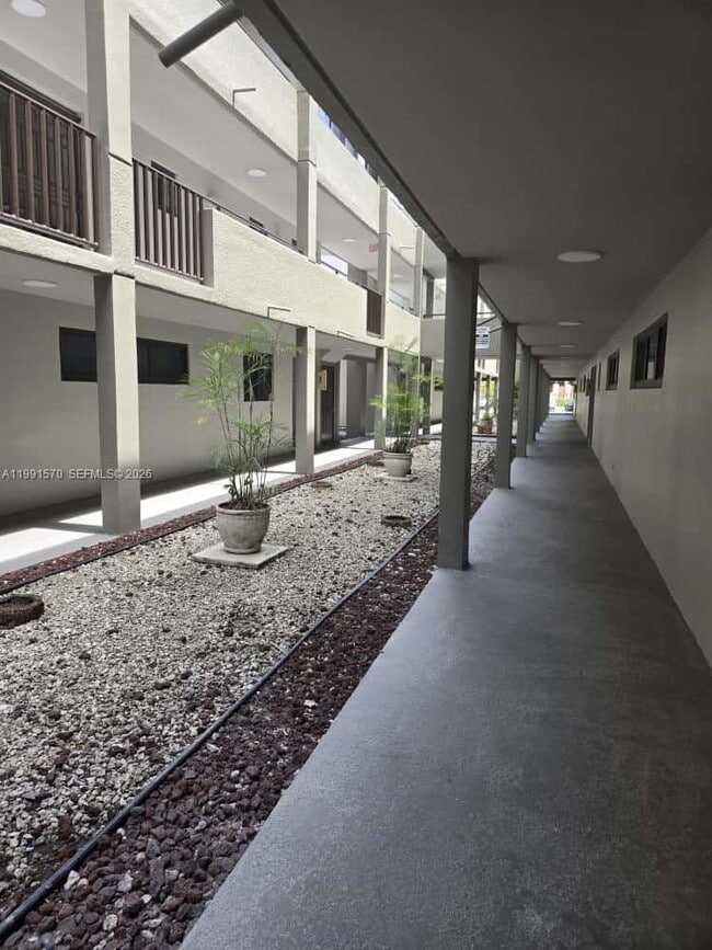 Building Photo - 5 Olive Dr