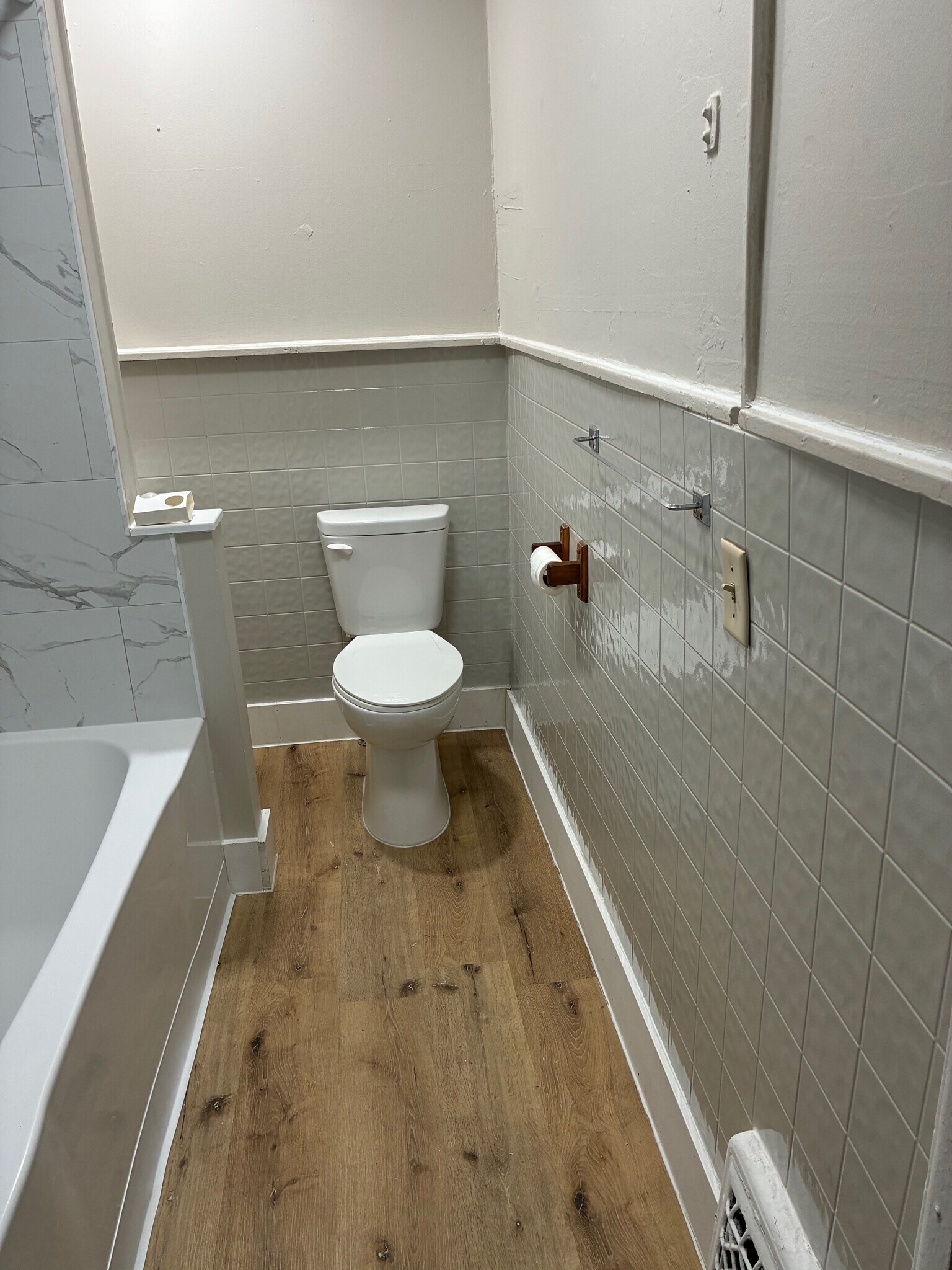 Bathroom - 539 Isbell St