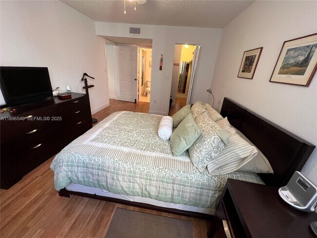 Building Photo - 15689 SW 106th Ln