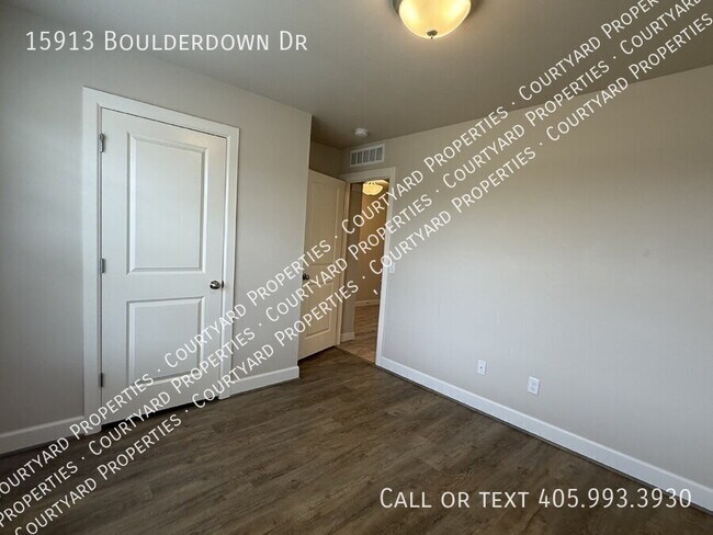 Building Photo - 15913 Boulderdown Dr