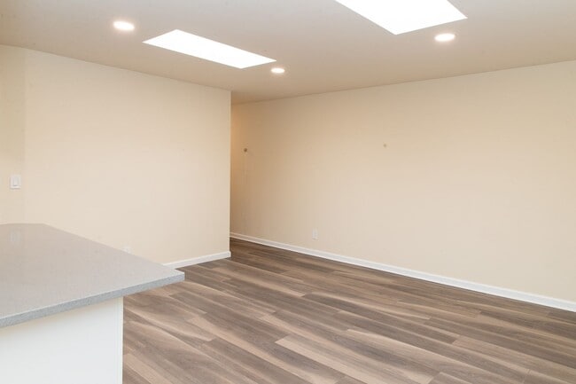 Building Photo - Available NOW 2 bed/1 bath in South Salinas