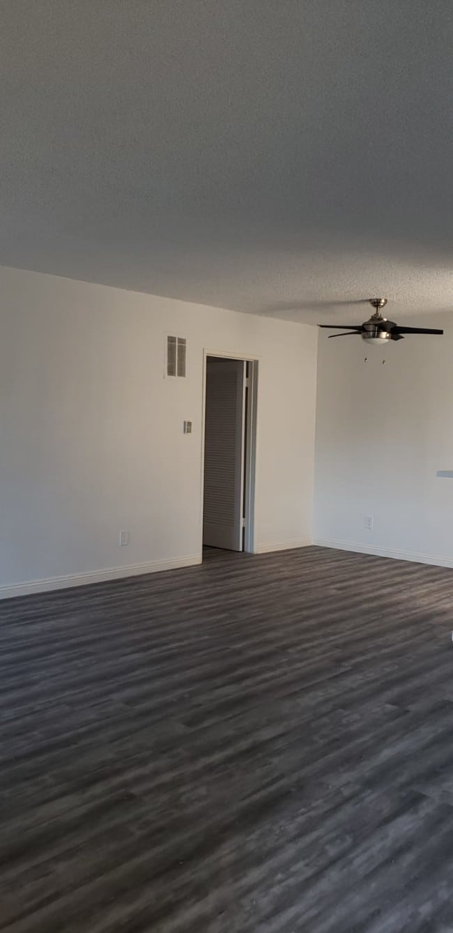 Building Photo - 4553 W 17th St