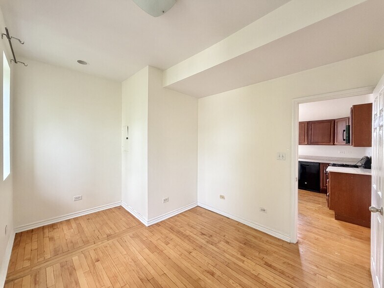 Building Photo - 2537 N Kildare Ave
