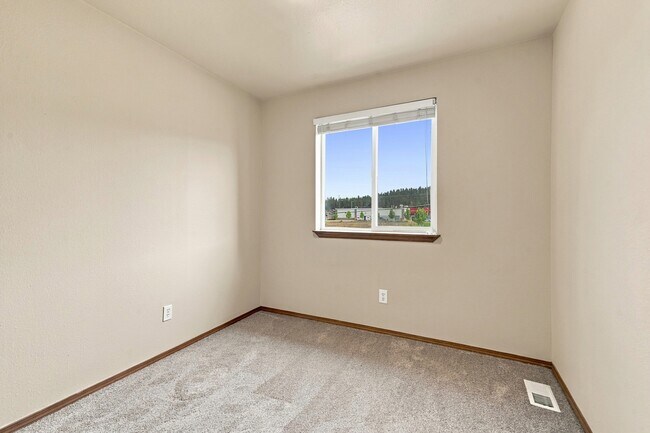 Building Photo - 800 N Regal Ct