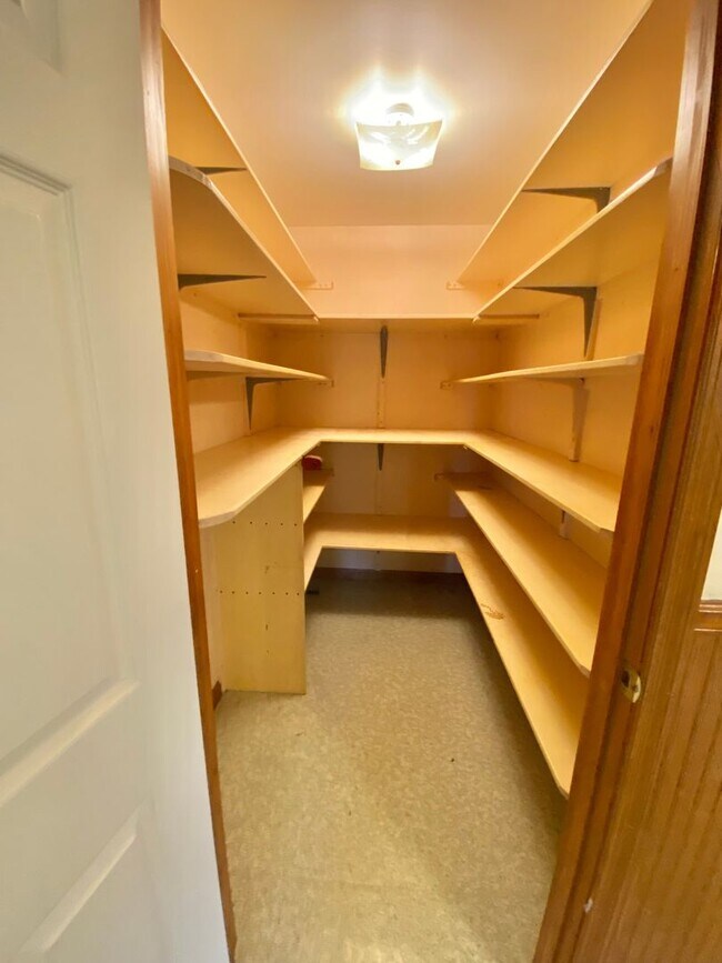 Building Photo - Peaceful Country Living - 4 BR / 3BA