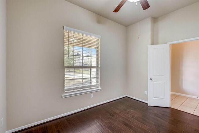 Building Photo - 166 Jaxxon Pointe Dr